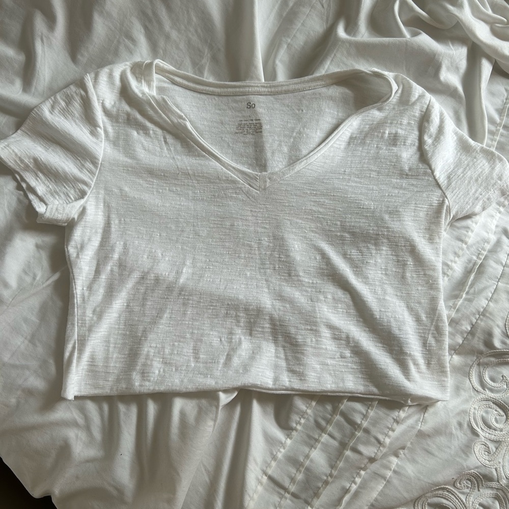White v-neck cropped top
